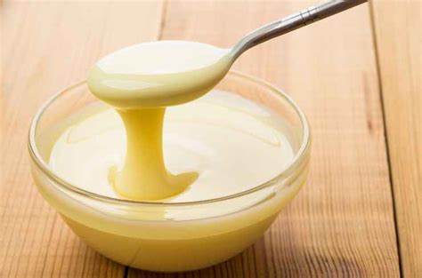 La crema di mascarpone è una ricetta semplice. Crema al mascarpone light | Ideale per farcire il pandoro