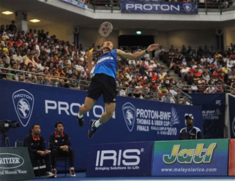 Smashes and jump smashes were not a natural part of lee chong weis game in the beginning. Fans of Lee Chong Wei: lee chong wei jumping smash