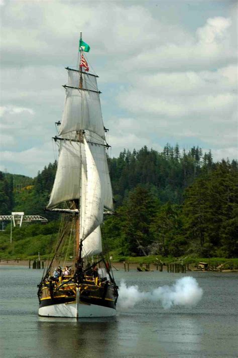 rm story #11, cap vers les caraïbes à bord de thaïs, rm 1260. Lady Washington firing her cannon. #pirates #ships #travel http://historicalseaport.org ...