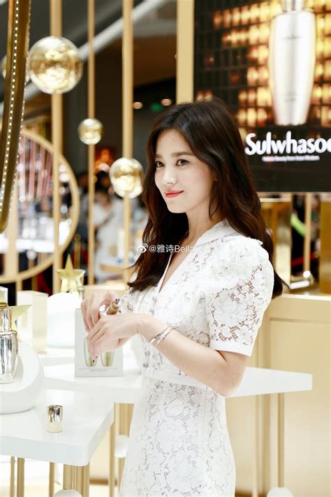 song hye kyo looks angelic at her first public appearance since the divorce koreaboo