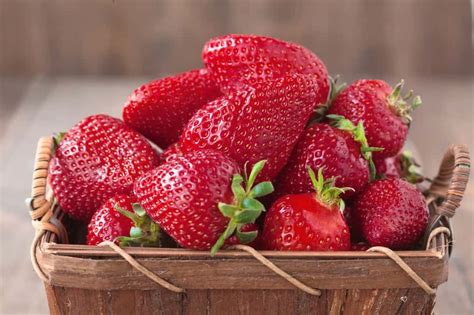 4 Reasons To Love Strawberries A Smoothie Recipe Saving Dinner