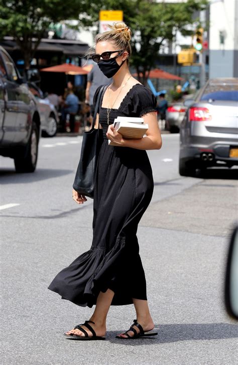 Justin hartley and chrishell stause divorce commentaries diana agron and her tragic drowned friend, naya rivera DIANNA AGRON Out and About in New York 08/26/2020 - HawtCelebs