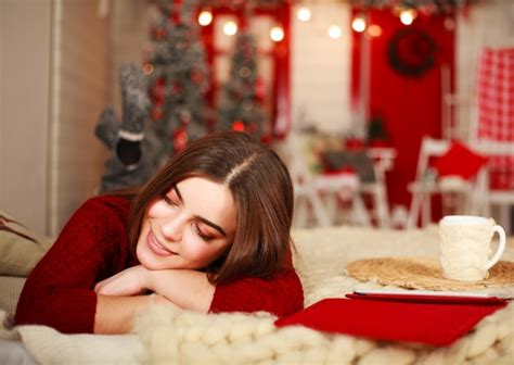 Premium Photo Dreamy Woman Is Lying On Bed On Scene Of Christmas Decorations
