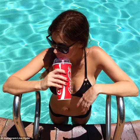 Lisa Hyde Shows Off Her Flawless Bikini Body As She Relaxes In The Pool Daily Mail Online