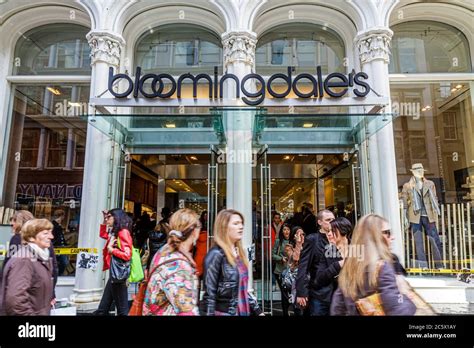 New York Shopping Bloomingdales Hi Res Stock Photography And Images Alamy