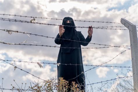 7 700 burqa photos taleaux et images libre de droits istock