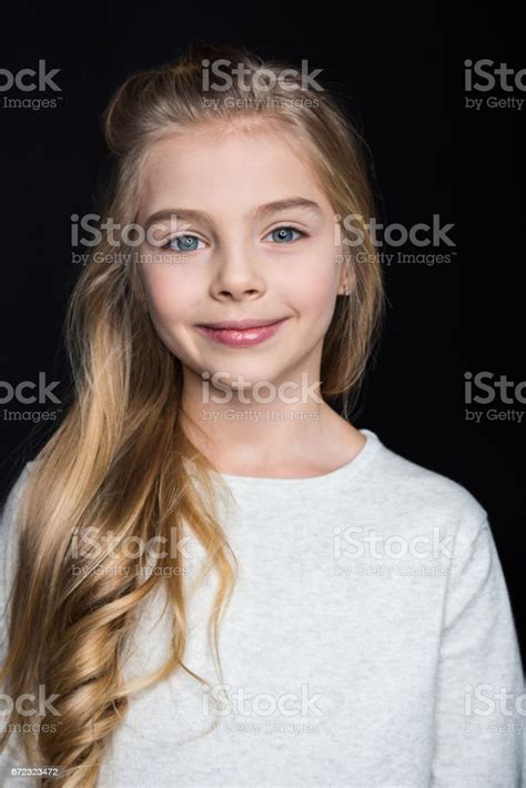 Cute Blonde Girl Stockfoto Und Mehr Bilder Von Blick In Die Kamera Istock