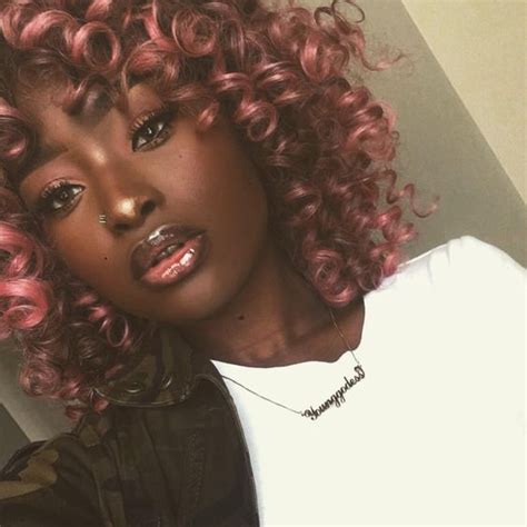 A brownish red helps enliven a cool undertone. Negras com Cabelos Coloridos: Um guia para quem deseja ter ...