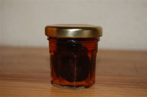 Pruneaux à leau de vie