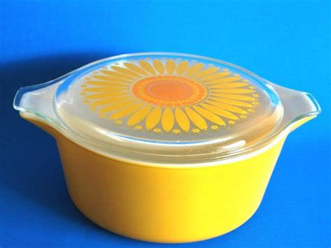 Vintage Sunflower Pyrex Daisy Cinderella Casserole Dish B With