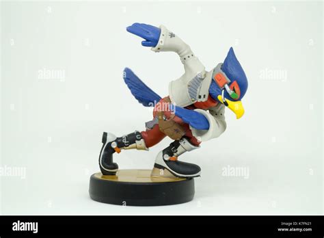Nintendo Super Smash Bros Amiibo Collection Figure Falco Star Fox Stock