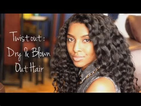 This moisturizing braid out lasts me 7 days! Dry Two Strand Flat Twist-Out: Blown Out Hair | hairscapades