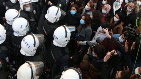 Aksiyon alanına 10 dakika uzaklıkta bulunan berkin elvan'ın ablası özge elvan da polisin yaptığı medyascope çalışanı olan özge elvan'ın gbt taraması yapıldıktan sonra hareket alanına götürülerek. Berkin Elvan'ın ablası Özge Elvan katılmadığı eylemde ...