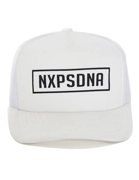 Nena & pasadena is an outgoing and vibrant fashion label that's capturing the uk's attention! Nena & Pasadena trucker cap Stronger - white - €29,95 ...