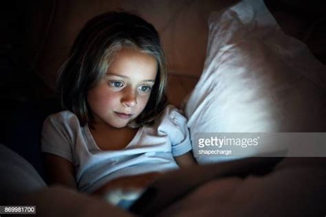 Girl Bed Tablet Photos Et Images De Collection Getty Images