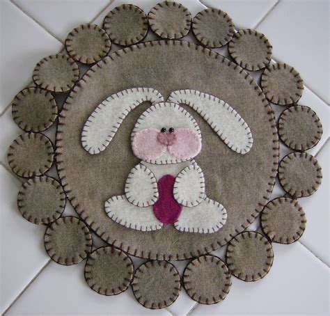 Pin By Koi On Wool Projects Felt Crafts Penny Rug Patterns Penny Rug
