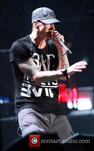 Eminem Gets Naked In New Video Contactmusic
