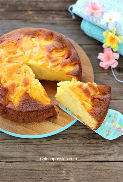 Il pan di limone vegan alle mele è un delizioso dolce dal profumo agrumato, ideale da gustare a colazione, a merenda o come dessert. Torta soffice alle pesche con olio d'oliva