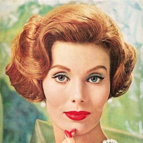 Pin By Alice Moon On Stili Retrò 1950s Makeup 1950s Hair And Makeup
