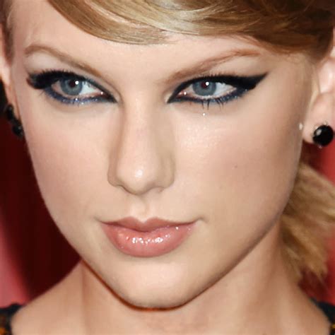 Taylor Swift Makeup Black Eyeshadow Blue Eyeshadow And Clear Lip Gloss