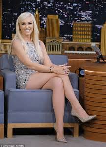 Gwen Stefani Stuns In Silver Dress On The Tonight Show Daily Mail Online