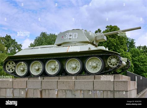 T 34 Russischer Panzer Stockfotos Und Bilder Kaufen Seite 2 Alamy