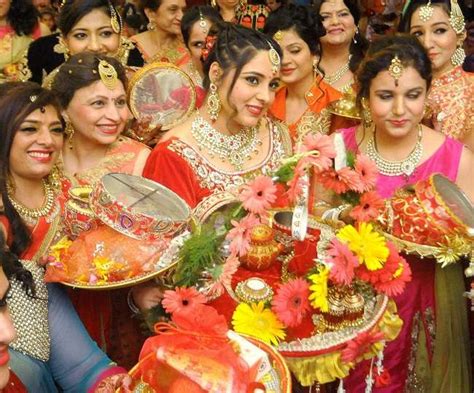 Karwa Chauth 2019 Shubh Muhurat Puja Vidhi Mantra For This Day