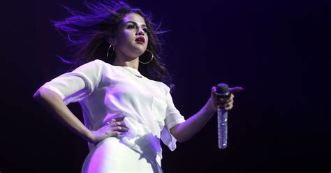 Selena Gomez Cancels Russian Concerts