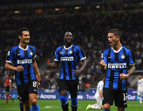 Inter) ويعرف كذلك في خارج إيطاليا باسم إنتر ميلان. التشكيل الرسمي| لوكاكو يقود إنتر ميلان أمام سلافيا براج في ...