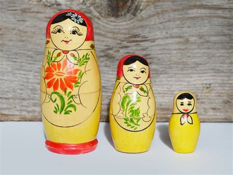 Vintage Russian Nesting Dolls Matryoshka Babushka Set Of 3 Etsy