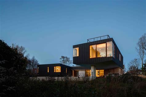 Cantilevered Oceanside Home Finds Space Within Green Wetlands