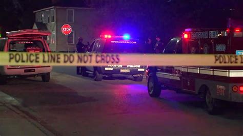 One Dead After Being Shot In Head In Se Houston Abc13 Houston