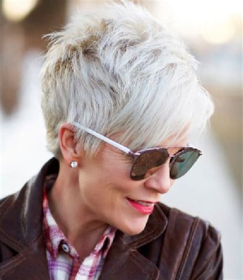 A 60 ans, en tant que femme, on est bien dans sa peau, épanouie. 35 Idées de coupe pour cheveux femme de 50 ans avec des ...
