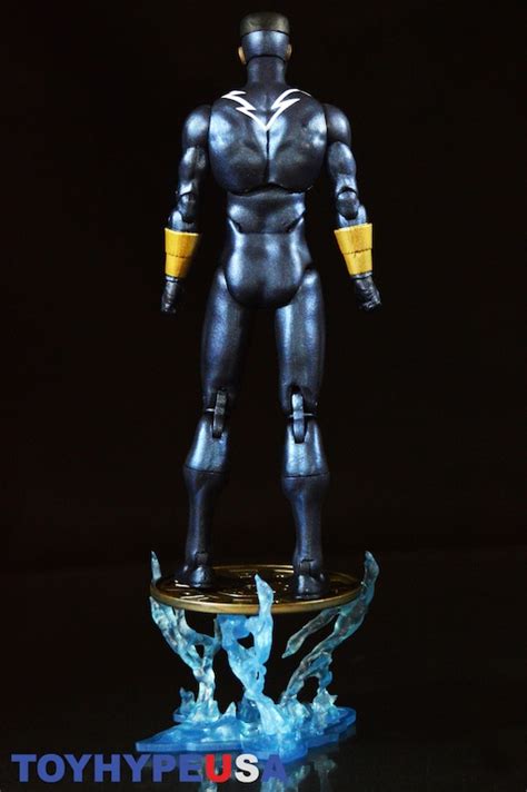 First popularized by wolfenstein 3d (although there were a few predecessors) and perfected in doom, this genre spawned series of games that are still popular today. DC Collectibles Icons 6-Inch Static Shock Figure Review