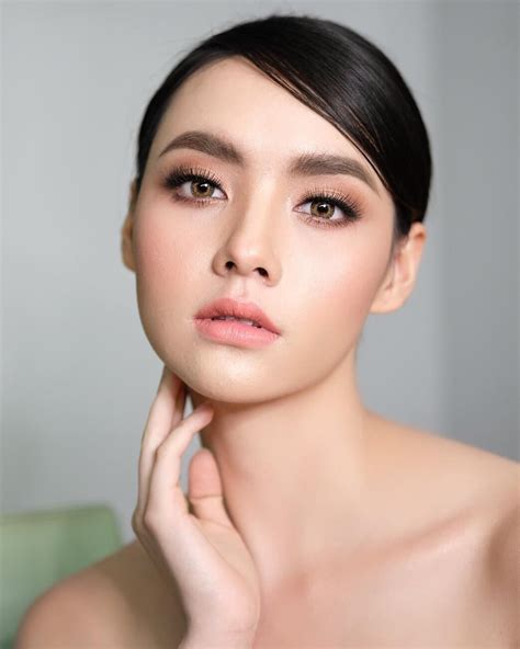 Pin By Ox X On Mookda Narinrak Asian Bridal Makeup Asian Makeup Natural