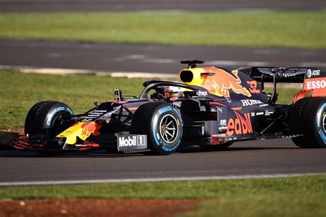 Read the biography, see everything about your favorite team and find out how the drivers are doing in 2021! Fórmula 1: Aston Martin Red Bull Racing presenta RB16