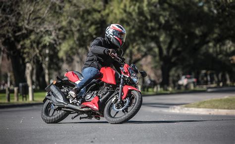 Las 10 mejores motos naked hasta 250 cc precios y características
