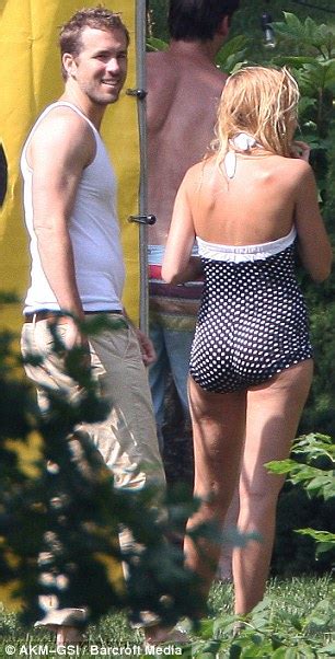 Ryan Reynolds Kisses Blake Lively As They Strip Down And Heat Up 4th Of July Party Daily Mail