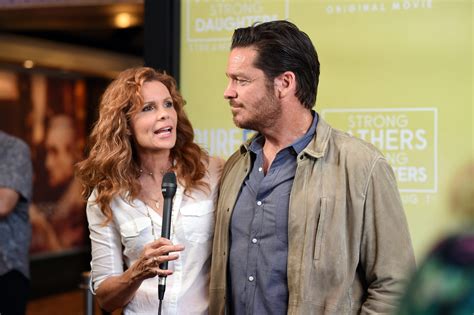 Robyn Lively Bart Johnson Married In Real Life And Now On The Screen Too Family Entourage