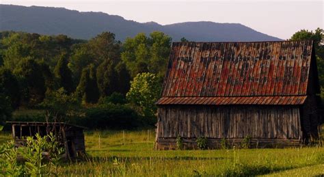 The see rock city barns and birdhouses scattered across the south have touted the boulder garden atop georgia's piece of lookout mountain since like neighboring rock city gardens, chanticleer is a family affair. Clark Byers, the Barnyard Rembrandt | RelicRecord