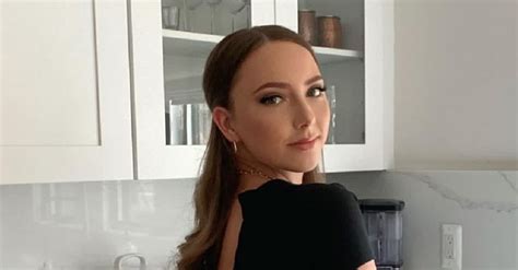 Eminems Daughter Hailie Shows Off Her Figure In Photos On Instagram