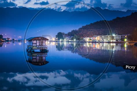 Image Of Night View Of Dal Lake In Srinagar Jammu And Kashmir Qh745588