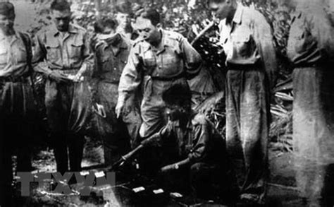Tháng 8 năm 1945, người cùng trung ương đảng triệu tập hội nghị toàn. President Ho Chi Minh, General Vo Nguyen Giap, leaders of ...