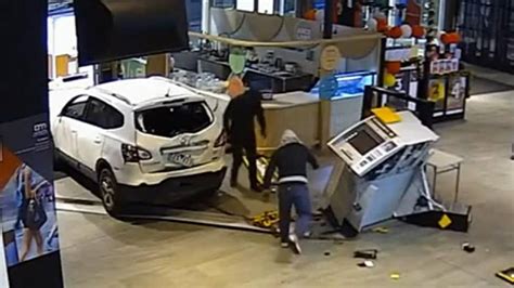 Australian Robbers’ Repeated Failure In Atm Smash And Grab Caught On