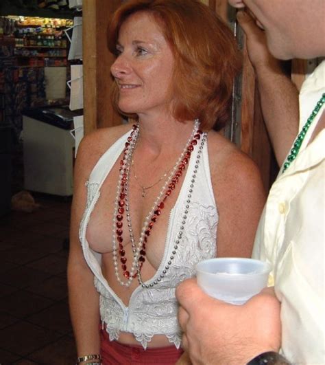 Mature Braless Saggy Cleavage Hard Porn Pictures