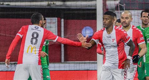 Gol Miguel Araujo el defensa peruano marcó en la victoria de FC Emmen en la Segunda de Holanda