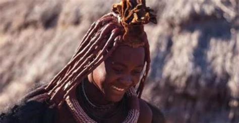 非洲独特的原始部落，女性不洗澡将红泥涂身上，婚后随意拥有情人纳米比亚原始部落红泥新浪新闻