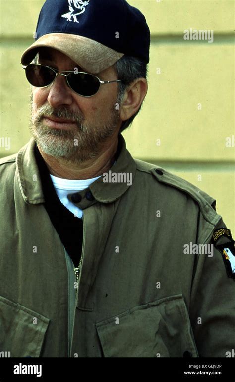 Steven Spielberg 2001 Am Set Von Band Of Brothers Usa Tv Serie