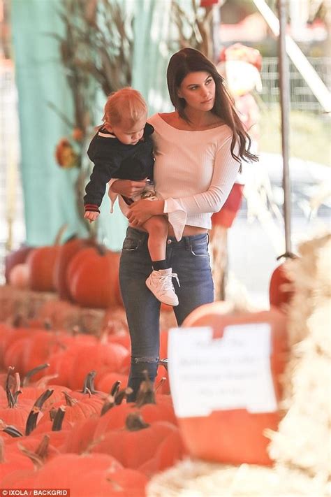 Briana Jungwirth Takes Son Freddie Pumpkin Patching In La Daily Mail