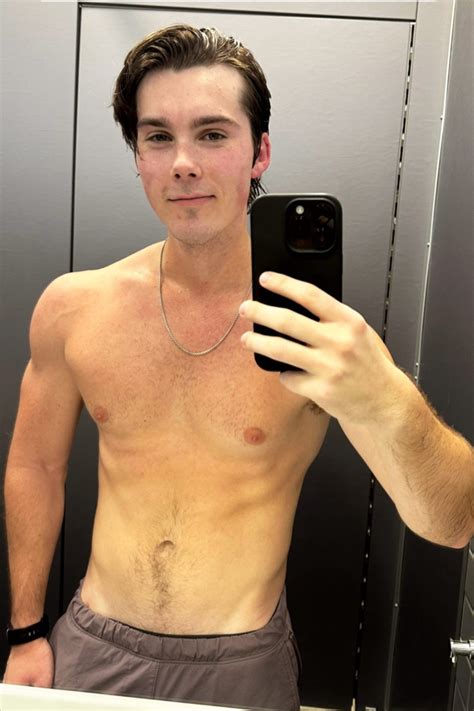 TheStarsComeOutToPlay Jeremy Shada Shirtless